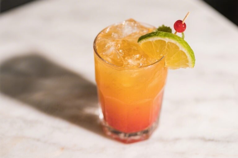 Tequila Sunrise Cocktail Dessin – A Bright, Artful Classic