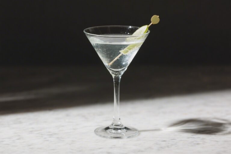 Classic Martini With Gin or Vodka – A Timeless, Crisp Cocktail